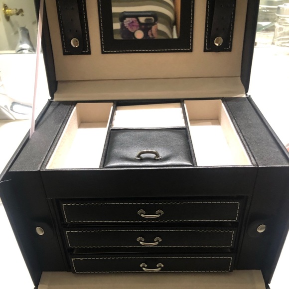 Jewelry box - Picture 2 of 3